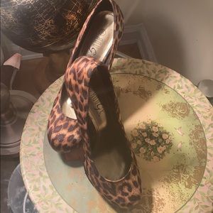 Leopard platform pumps